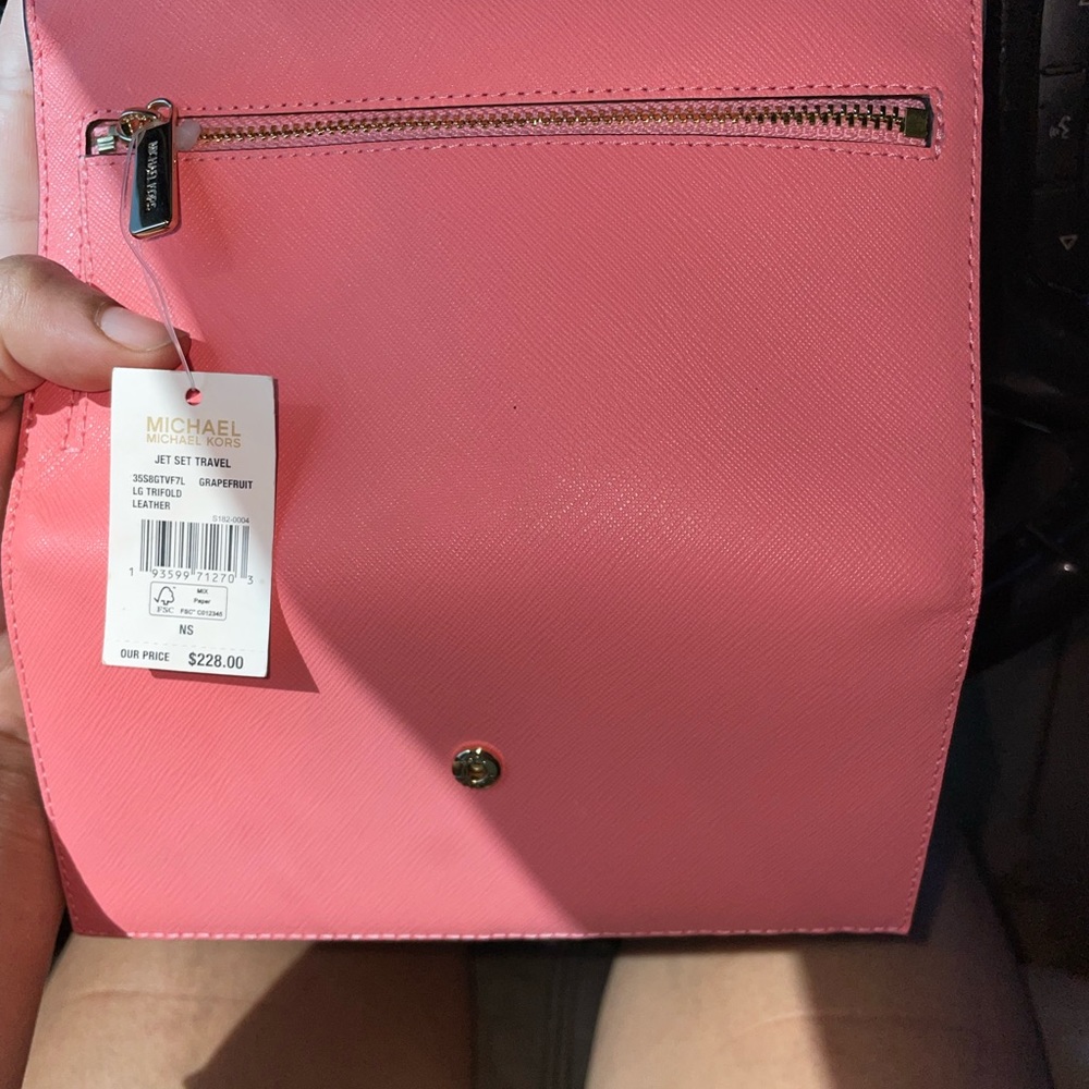 MK wallet. NWT.
